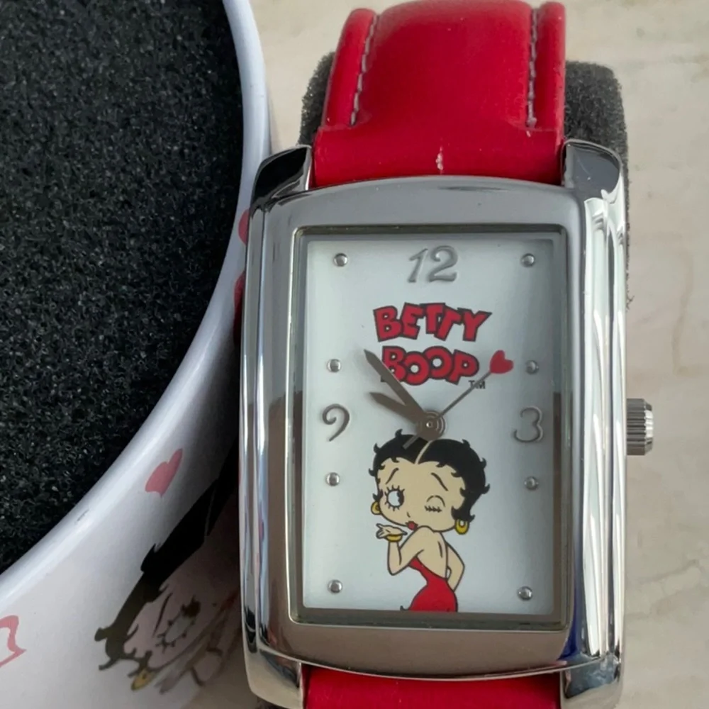 Betty Boop Watch Red Wristwatch Heart Kiss Large Face New Vintage